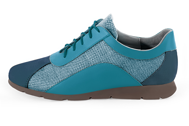 Peacock blue women's two-tone elegant sneakers. Round toe. Flat rubber soles. Profile view - Florence KOOIJMAN